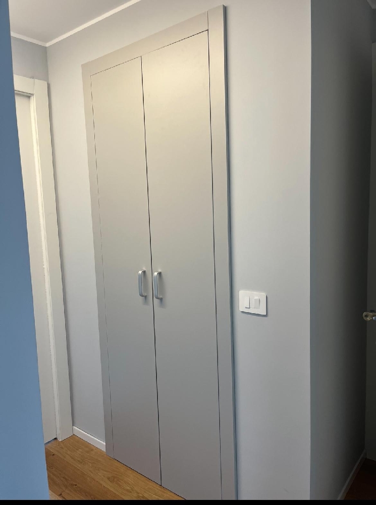 Telaio con cornice anta doppia su misura in finitura Grigio, configurato online